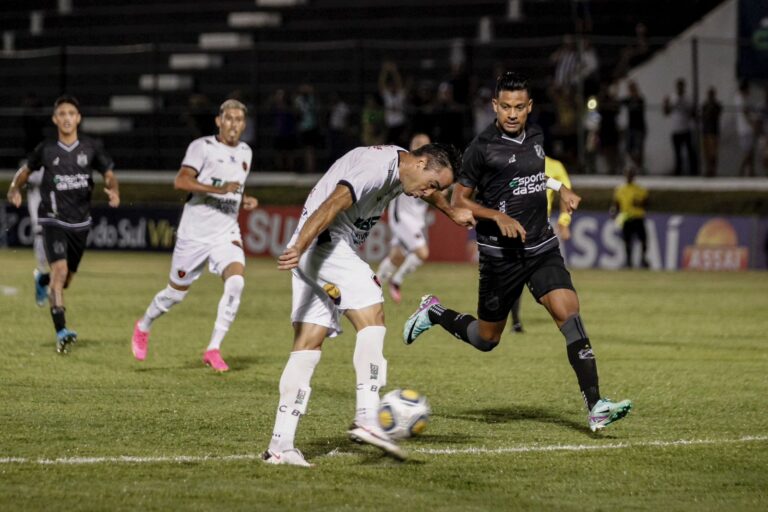 ABC x Botafogo-PB é paralisado por problema na iluminação do Frasqueirão