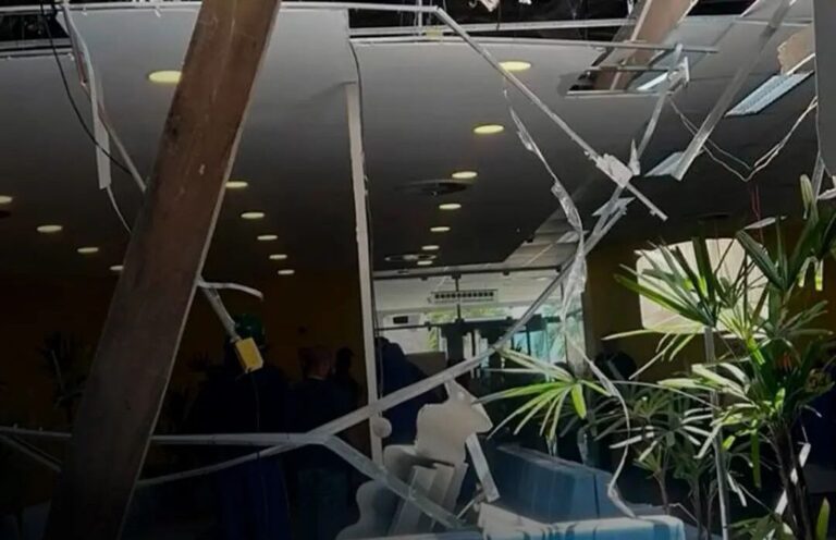 Teto do Banco do Brasil no bairro de Manaíra desaba e atinge clientes e funcionários