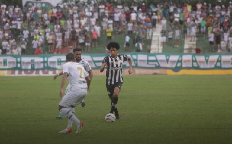 Diego Ceará decide, e Sousa vence o Treze na ida da semifinal do Paraibano