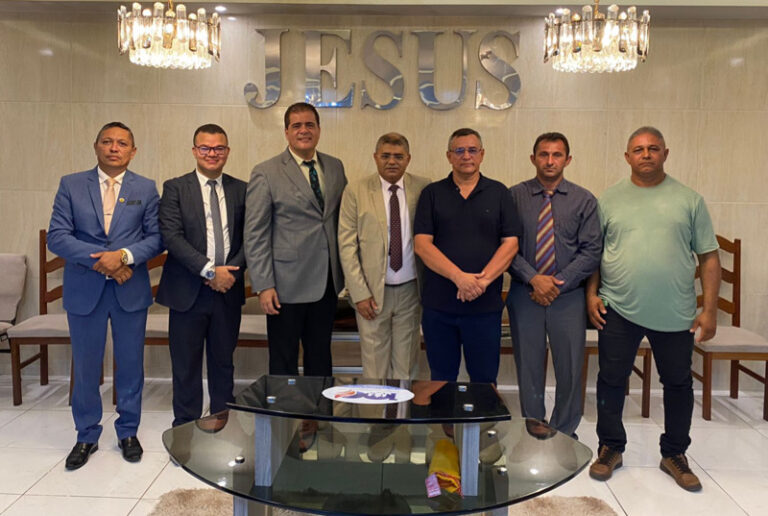 RIACHÃO: Assembleia de Deus celebra aniversário do Pastor  Cassemiro