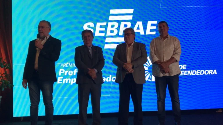 Com presença do governador, SEBRAE-PB premia prefeituras empreendedoras na PB