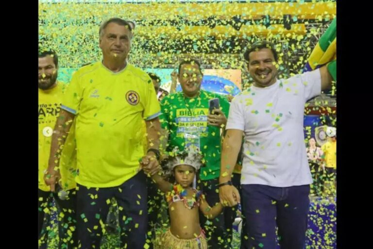 Bolsonaro é internado às pressas em hospital de Manaus, após suspeita de trombose