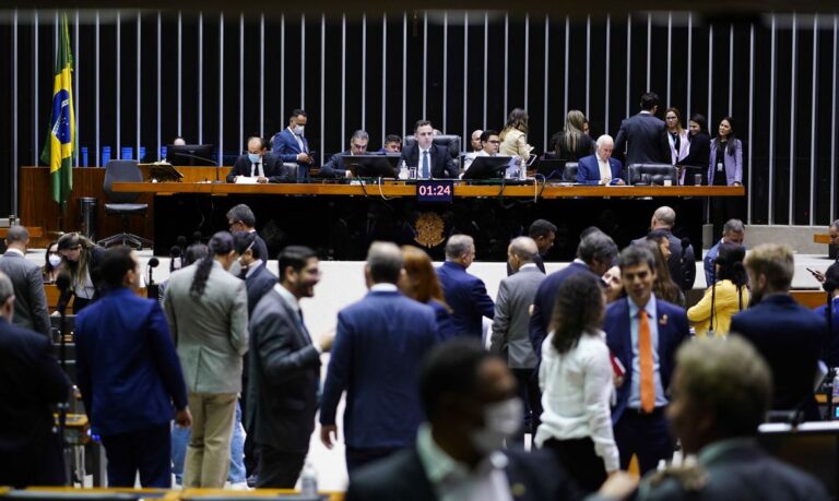 Câmara aprova PL que institui o Programa Mover e taxa compras internacionais de até US$ 50