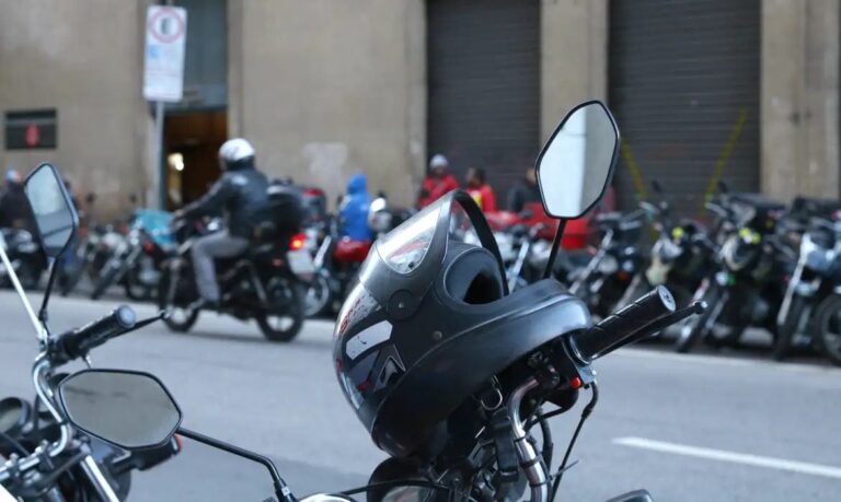 Mulher denuncia motociclista por aplicativo após assédio durante viagem na Paraíba