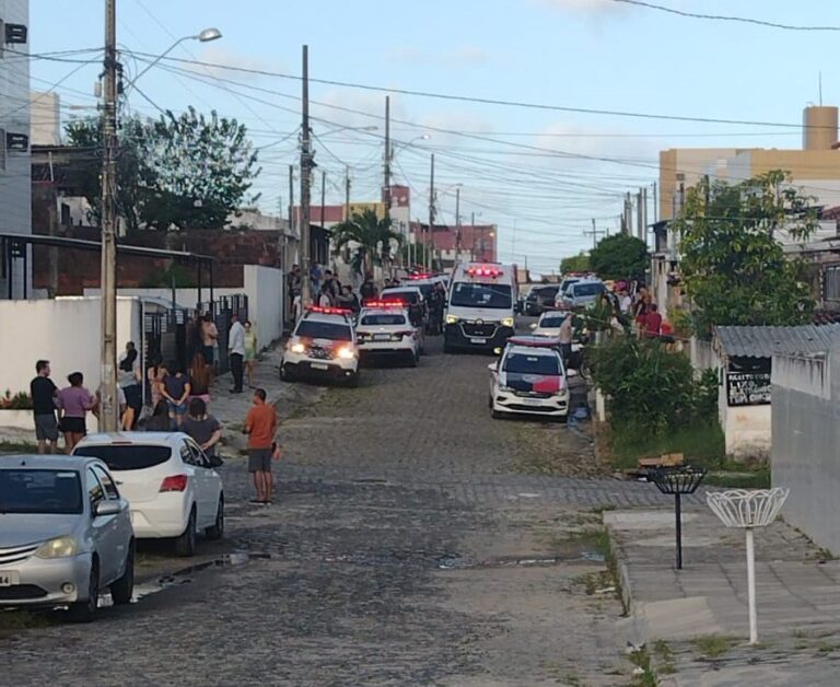 Policial penal mata esposa e cunhada dentro de casa em João Pessoa e acaba preso