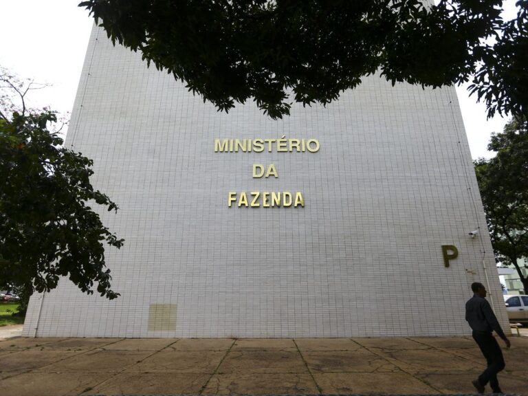 Fazenda reduz para R$ 18 bi impacto da desoneração da folha em 2024