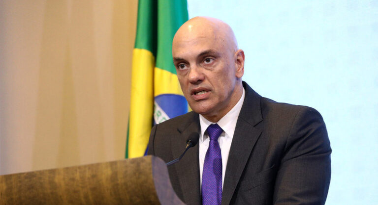 Moraes manda advogados comprovarem que representam X no Brasil
