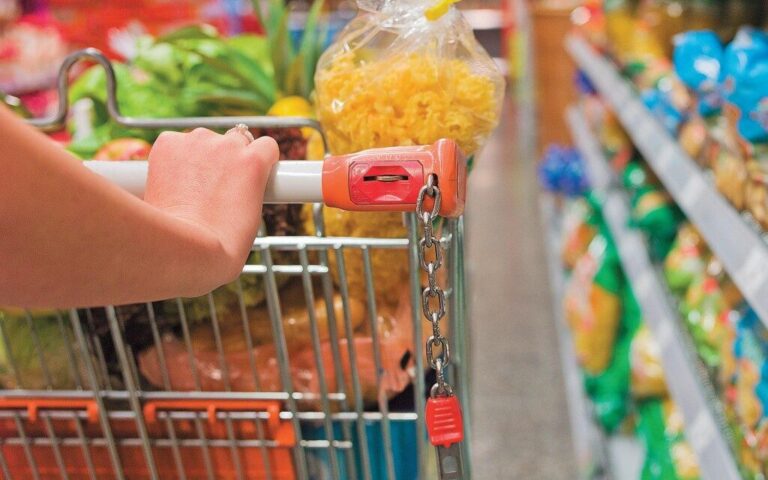 Supermercados podem ter que pagar o dobro para mulheres que trabalham aos domingos, diz TST