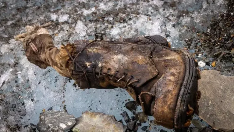 Pé de alpinista é encontrado no Everest e pode resolver desaparecimento de mais de 100 anos