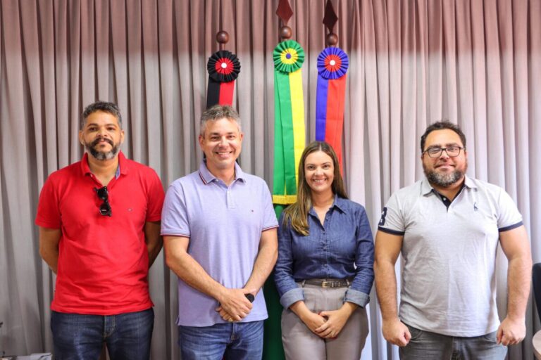 André Coutinho anuncia reajuste de 7% para os professores da rede municipal de Cabedelo