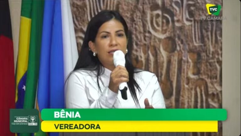 Vereadora Bênia solicita carro exclusivo para transporte de hemodiálise e equiparação salarial para professores contratados
