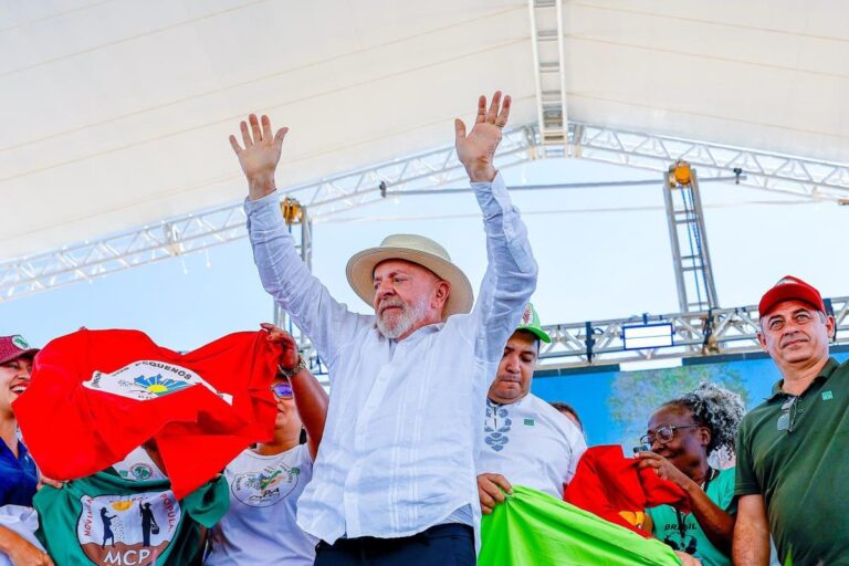 Lula questiona preço do ovo: “Galinha não está cobrando caro”