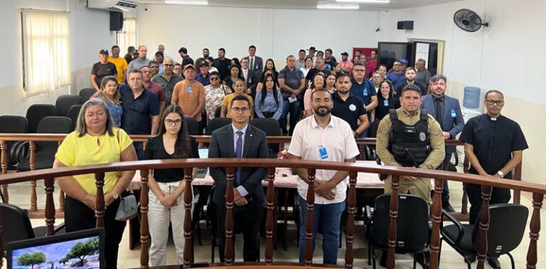 Audiência Pública: Prefeito Jan apresenta projeto de revitalização da praça. Confira o que foi definido