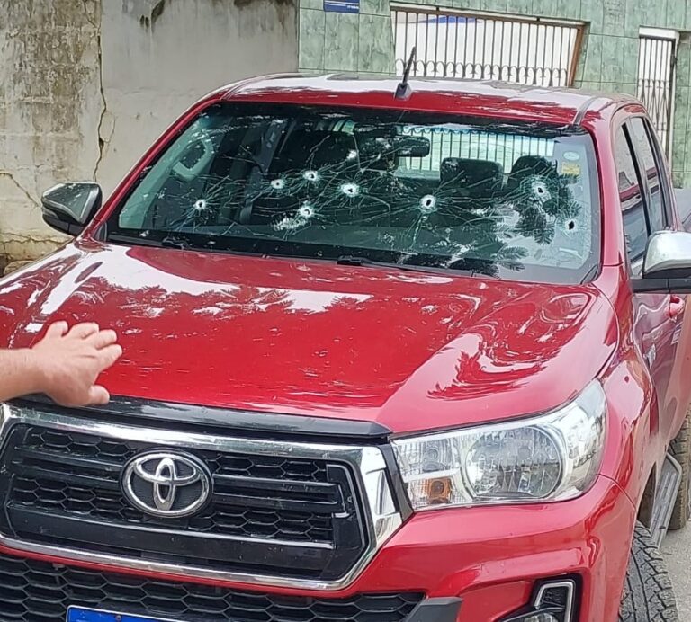 Bandidos atacam carro de juíza de Boqueirão com quase dez tiros e são baleados por marido da magistrada; um criminoso morreu