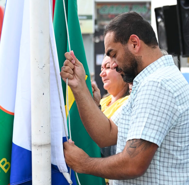 Prefeito Jan e presidente da Câmara Rosa Nunes participam de solenidade do Dia da Bandeira de Ingá