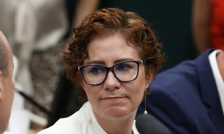 Justiça da Itália mantém prisão de Carla Zambelli após audiência de custódia