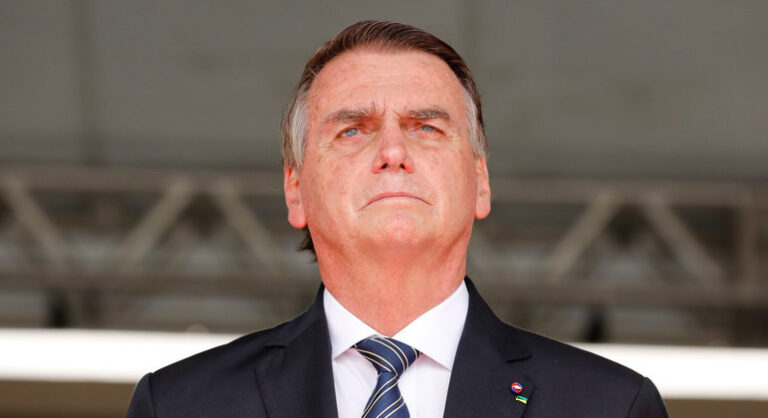 Bolsonaro é alvo de mandado de busca da Polícia Federal