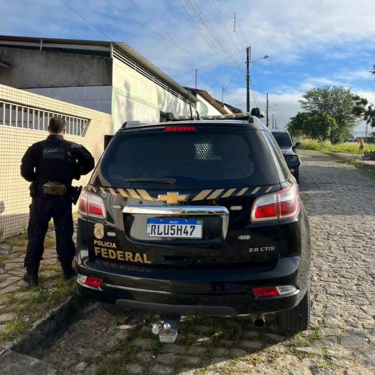 Operação da Polícia Federal cumpre mandado de busca e apreensão em Campina Grande