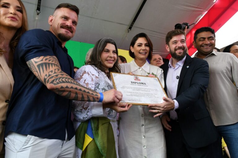 Michelle Bolsonaro recebe cidadania pessoense e vereadora Eliza comenta: “mulher não precisa ser igual ao homem”