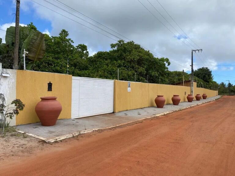 Criminosos se passam por policiais, invadem granja e deixam prejuízo de R$ 15 mil em Conde