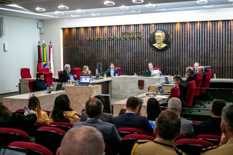 Paraíba tem quase 80% dos municípios com excesso de servidores contratados, diz TCE