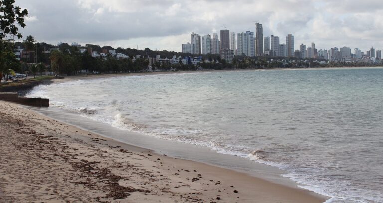 Jovem de 23 anos morre afogado na praia de Manaíra, em João Pessoa Jovem de 23 anos morre afogado na praia de Manaíra, em João Pessoa