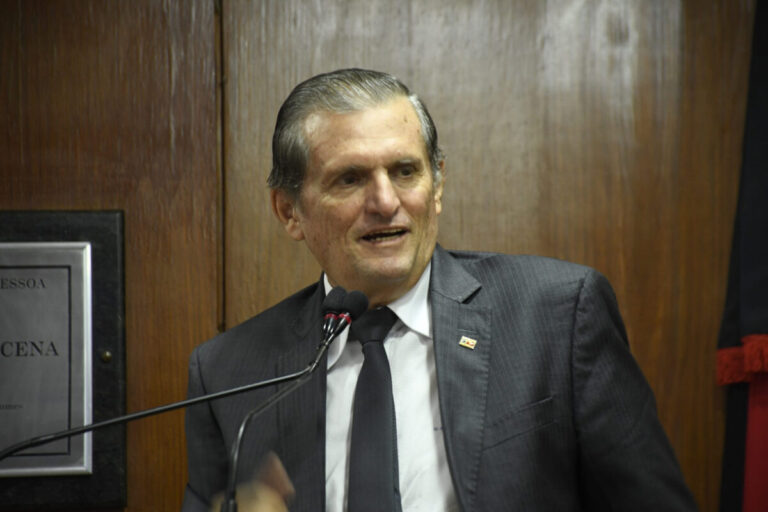 Odon Bezerra diz que Cícero se baseou em critérios de pesquisa para candidatura ao governo em 2026: “está na frente de todas”