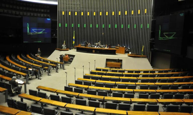 Câmara dos Deputados prova regime de urgência para projeto de anistia; veja como votaram os paraibanos