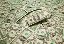 Dólar abre em alta um dia depois de aceno de Trump a Lula na ONU