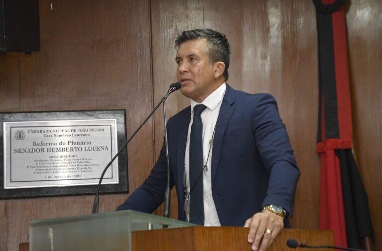Vereador Carlão Pelo Bem realiza sessão especial em celebração ao Dia da Bíblia Católica nesta segunda-feira