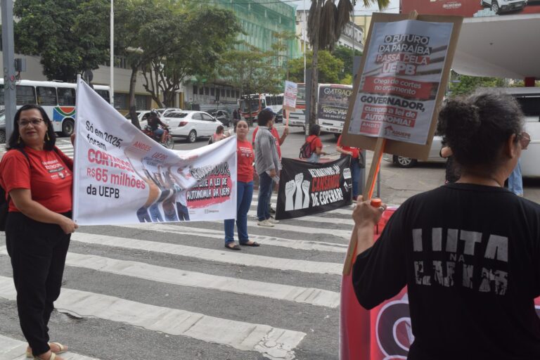 Professores da UEPB aprovam greve e paralisação começa a partir de segunda-feira (22)