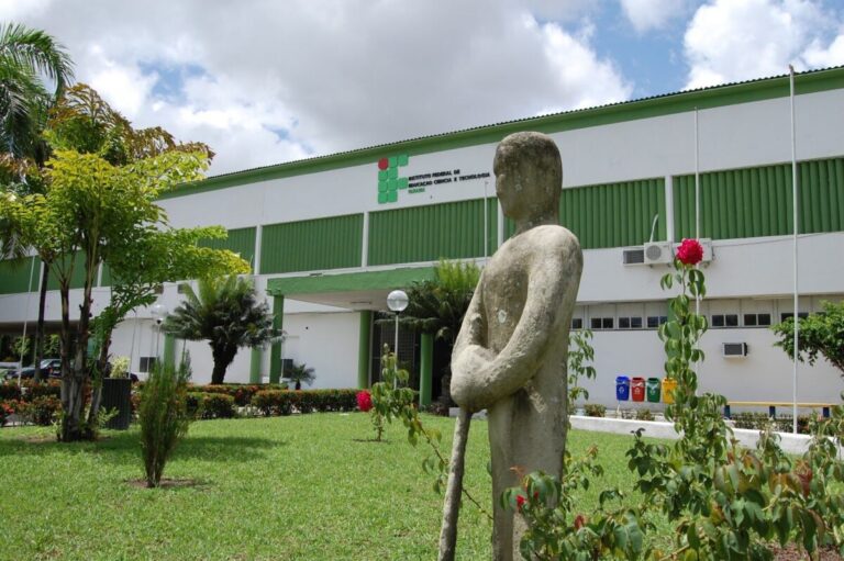 IFPB publica edital de concurso público com 53 para técnico-administrativos com salários de até R$ 4,9 mil