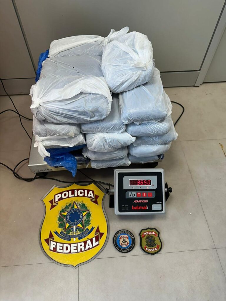 Mulher é presa com mais de 30 kg de maconha no aeroporto de João Pessoa