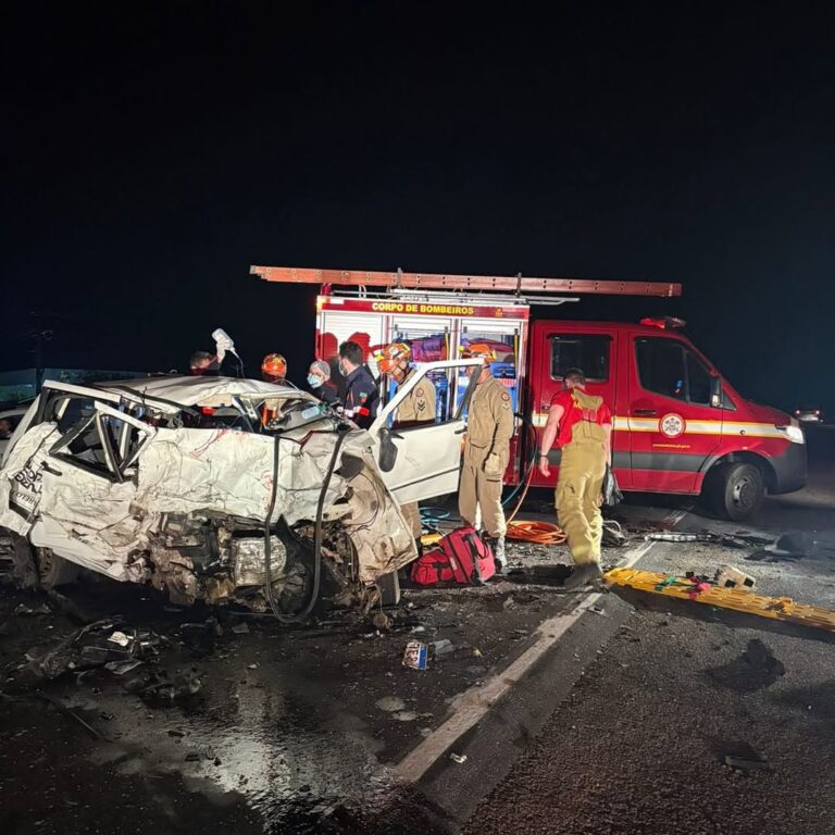Colisão frontal entre dois carros deixa motoristas feridos na BR-230 entre Patos e São Mamede Colisão frontal entre dois carros deixa motoristas feridos na BR-230 entre Patos e São Mamede