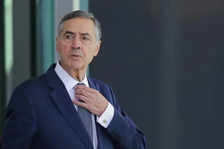 Prestes a se aposentar do STF, Barroso passa mal e vai ao hospital