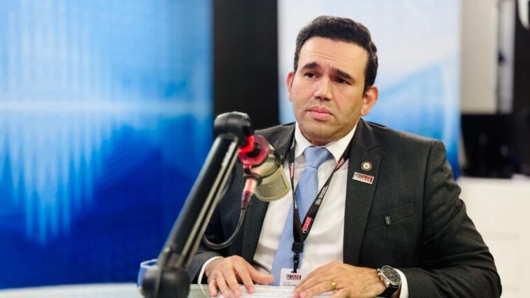 Jhony Bezerra diz que Bruno Cunha Lima se ‘esconde’ em meio a atrasos de salários e defende CPI da Saúde: “só fazem politicagem 24h por dia”