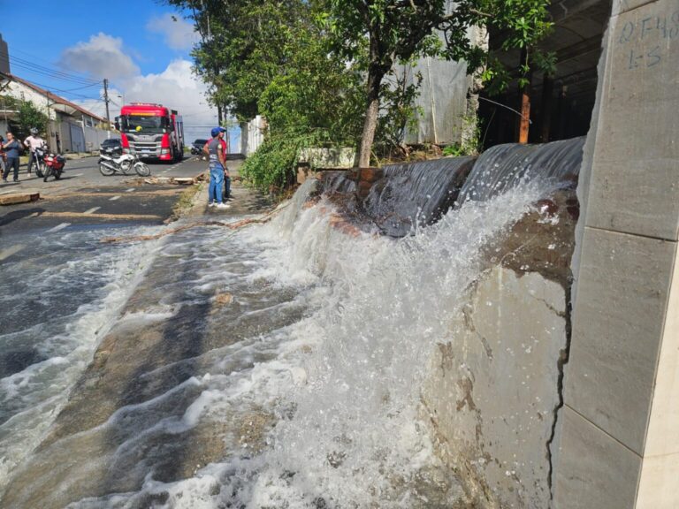 Quarenta bairros de Campina Grande e quatro municípios ficam sem água após rompimento de reservatório de água