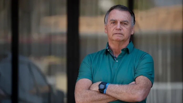 Jair Bolsonaro é preso preventivamente a pedido da PF em Brasília