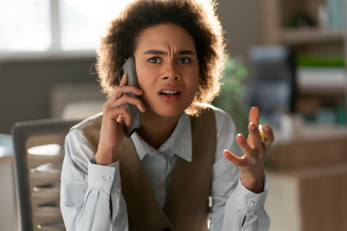 O que são as ‘ligações mudas’ e quais os riscos em atender?