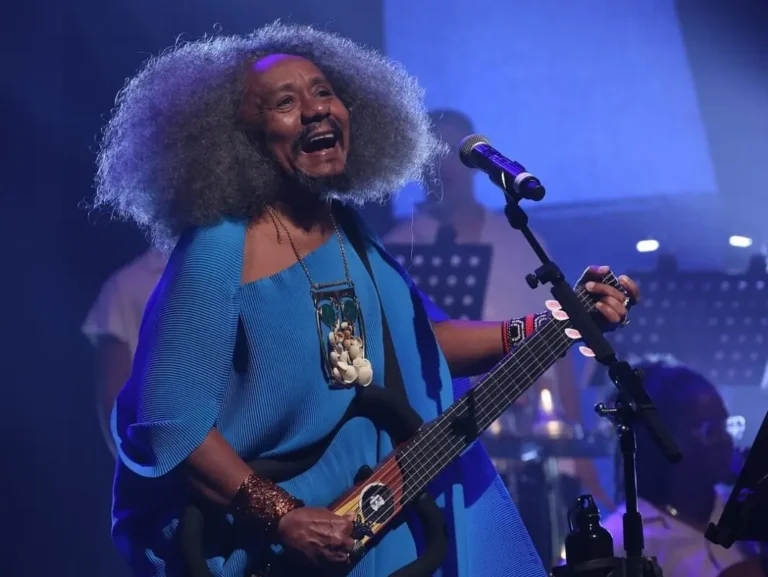 Chico César apresenta concerto em João Pessoa com orquestra formada por crianças e adolescentes de projeto social