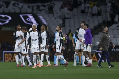 Corinthians: dublagem mostra bate-boca entre Yuri Alberto e Matheuzinho