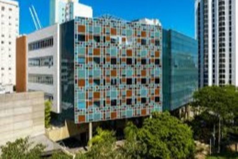 Incêndio atinge Hospital Albert Einstein em SP. Pacientes são retirados