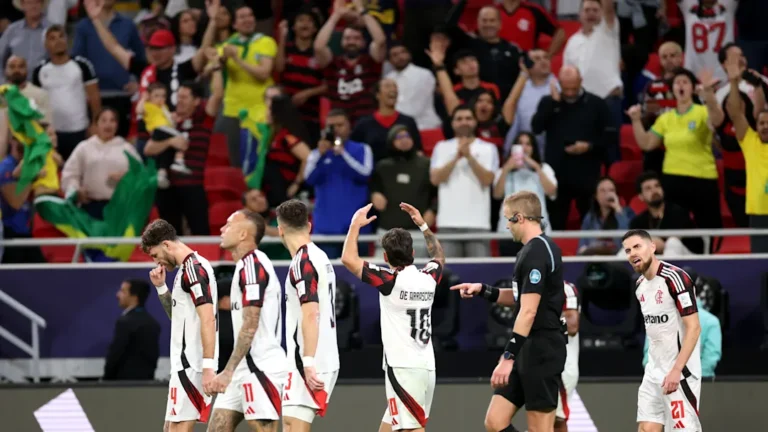 Arrascaeta decide, Flamengo é campeão contra o Cruz Azul e mantém vivo sonho do título mundial