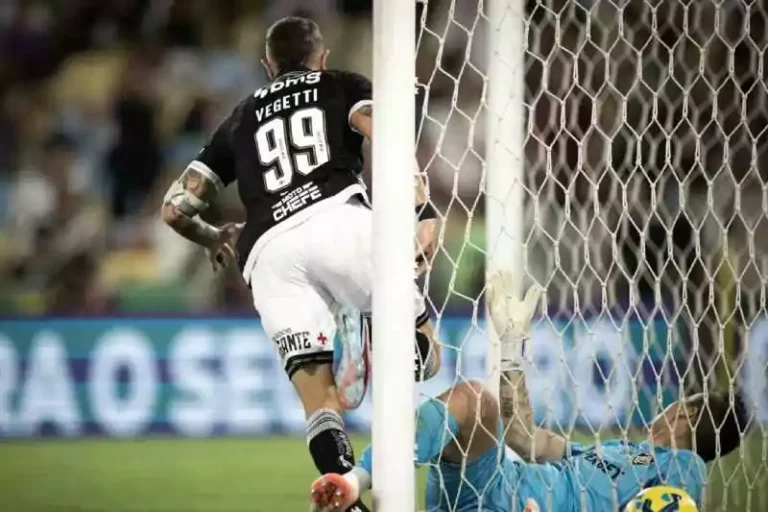 Rayan e Vegetti decidem e Vasco abre vantagem sobre o Fluminense na Copa do Brasil