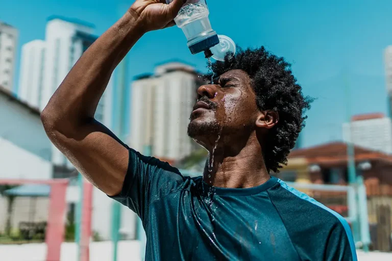 O que acontece com o corpo humano durante uma onda de calor e quais são os riscos à saúde