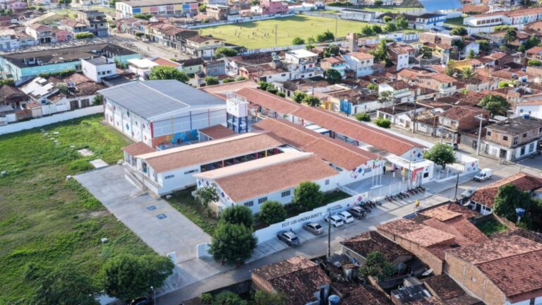 ECITE Luís Gonzaga Burity é contemplada com o Prêmio Escola Nota Mil