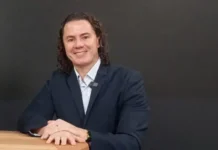 Senador Veneziano diz aguardar posição do padre Fabrício sobre convite para disputar eleições em 2026: “até final de janeiro”