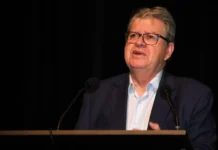 João Azevêdo premia vencedores do Professor Nota 1000 e Escola Nota 1000