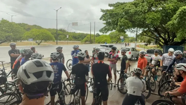 Pedido de Justiça: Ciclistas realizam protesto por 1 ano da morte de Diego Monteiro na PB-008, em João Pessoa