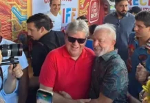 No Recife, João Azevêdo prestigia Galo da Madrugada ao lado de Lula, João Campos e outros governadores